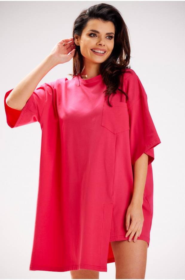 Oversizowa, sukienka mini t-shirtowa z krótkim rękawem, różowa - detal