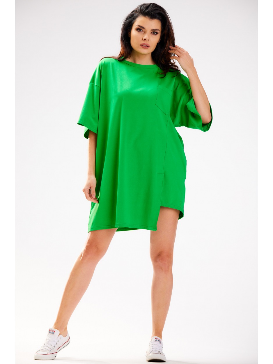 Oversizowa, sukienka mini t-shirtowa z krótkim rękawem, zielona - tył