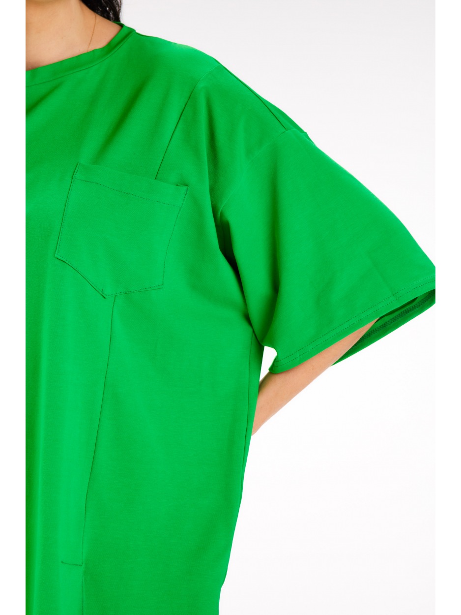 Oversizowa, sukienka mini t-shirtowa z krótkim rękawem, zielona - detal