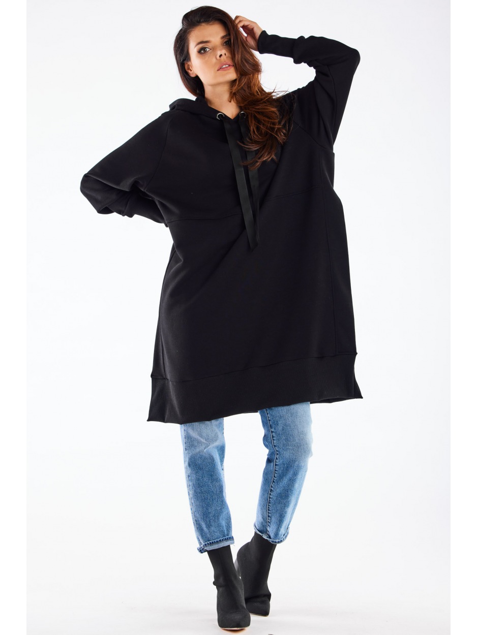 Długa, oversizowa bluza streetwear o prostym kroju, czarna - przód