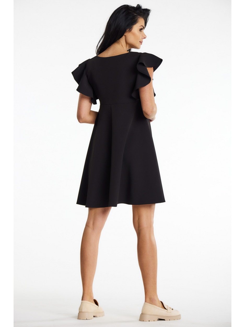 Trapezowa sukienka mini z rękawem falbaną, czarna - lewo
