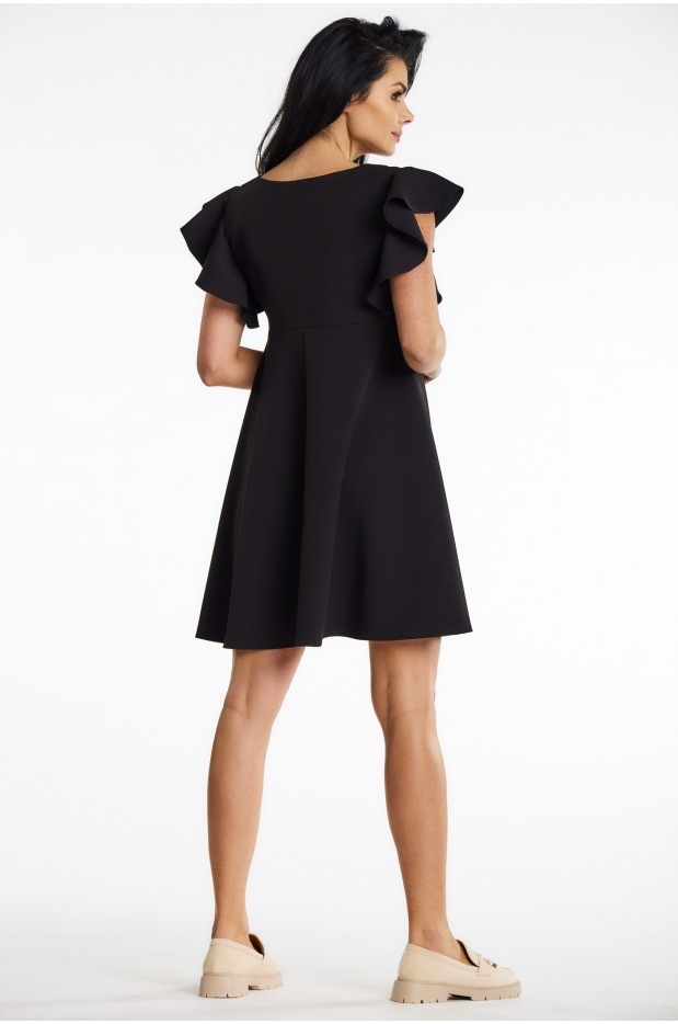 Trapezowa sukienka mini z rękawem falbaną, czarna - lewo