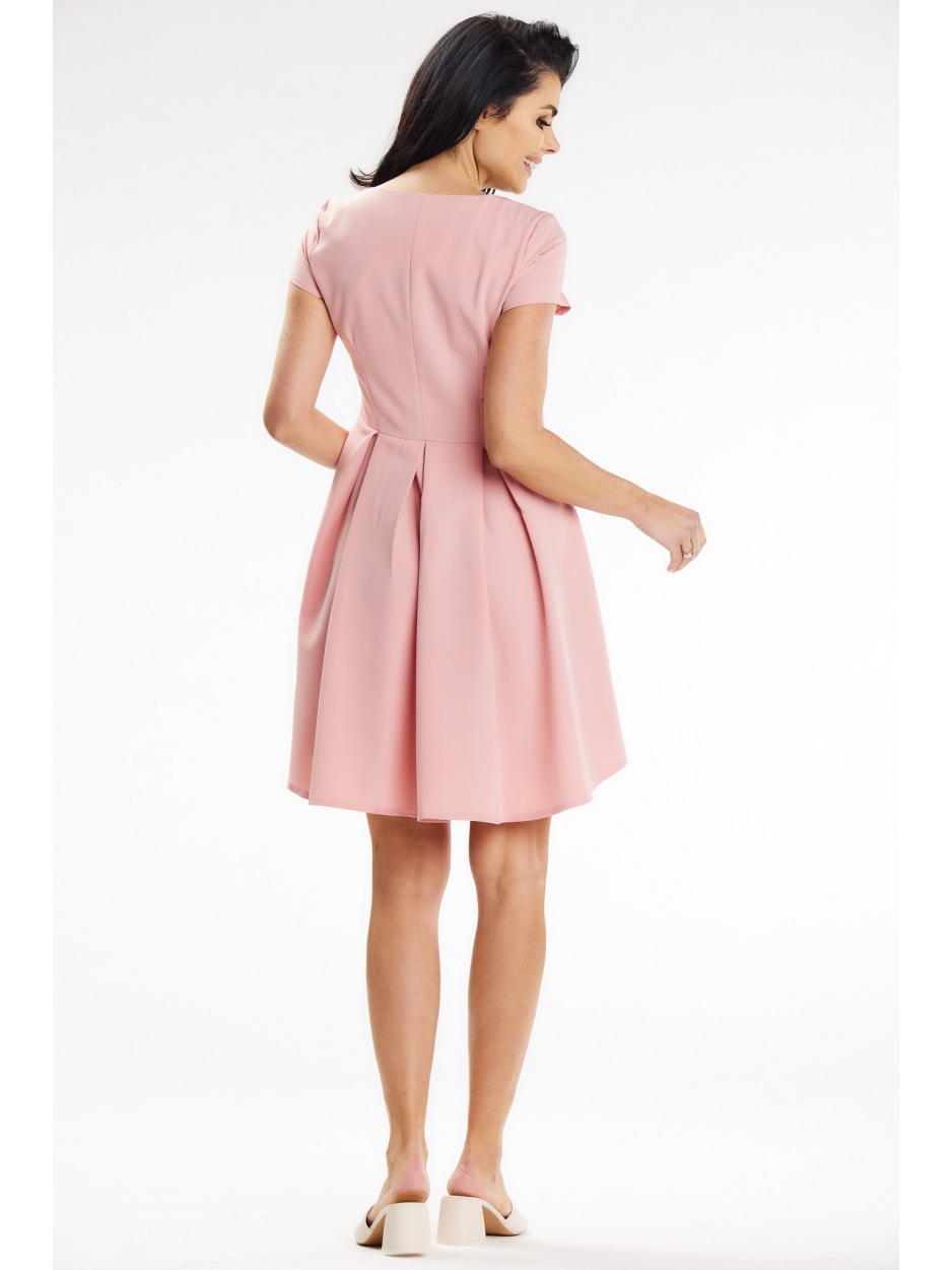 Asymetryczna sukienka mini z krótkim rękawem, pudrowy róż - bok