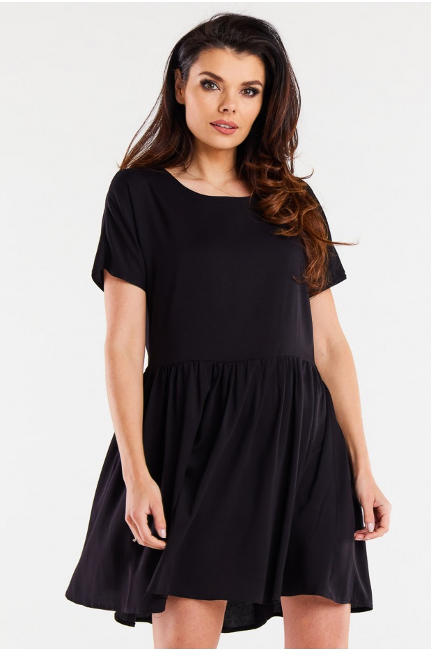 Luźna sukienka mini z wiskozy i krótkim rękawem, czarna - przód