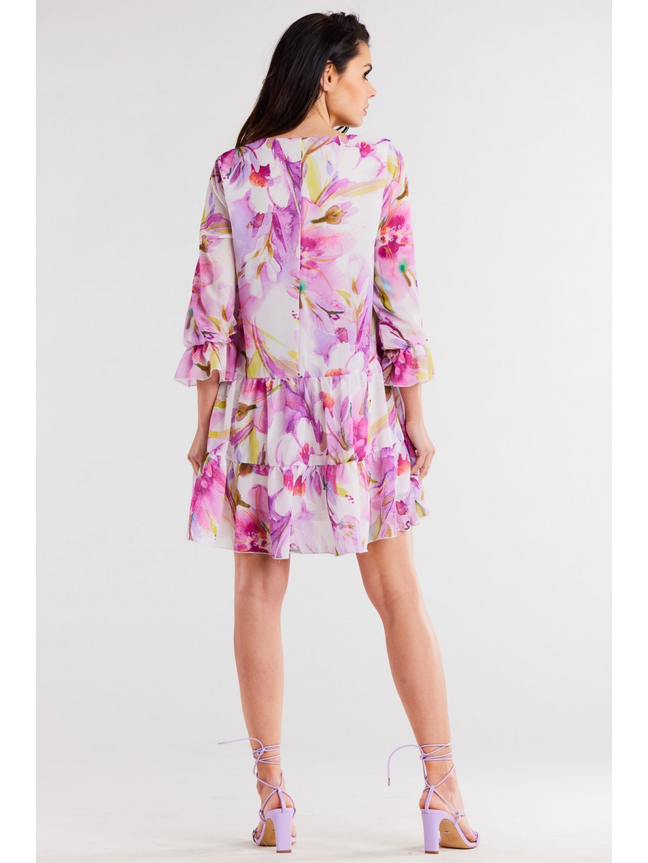 Luźna sukienka mini z dekoltem V i rękawami ¾ - fioletowe kwiaty - góra