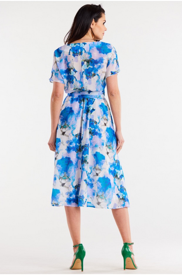 Kimonowa sukienka midi z krótkim rękawem, niebieskie kwiaty - lewo