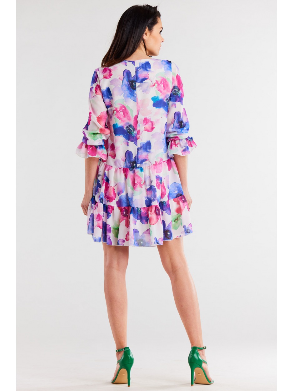 Luźna sukienka mini z dekoltem V i rękawami ¾ - różowo-granatowe kwiaty - lewo
