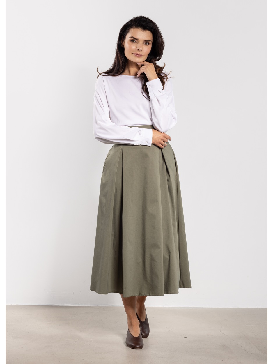 Rozkloszowana spódnica midi szałwiona z wysokim stanem - przód