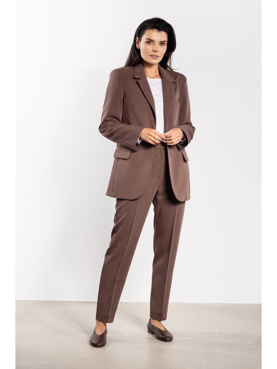 Stylowa czekoladowa marynarka damska z wiskozą na jesień i zimę - przód