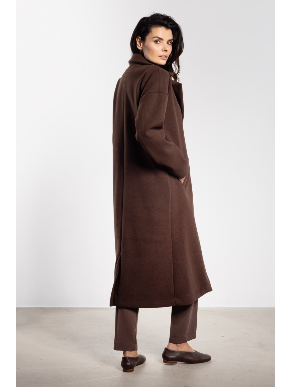 Elegancki płaszcz damski czekoladowy z flauszu na jesień i zimę - bok