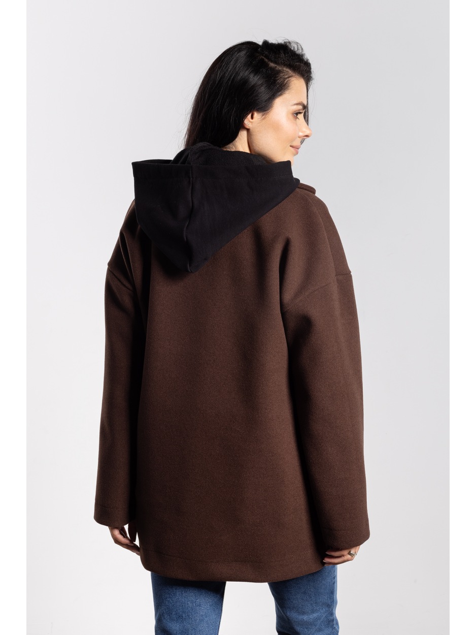 Czekoladowa kurtka damska oversize z flauszu na jesień i zimę - lewo