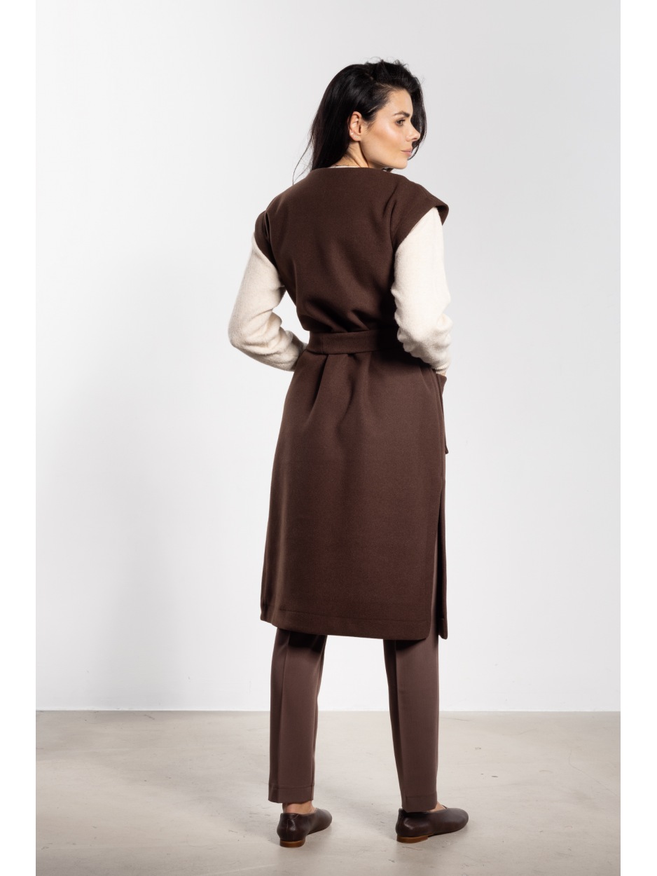 Elegancka czekoladowa kamizelka damska z flauszu na jesień - bok