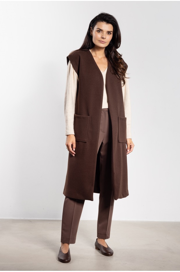 Elegancka czekoladowa kamizelka damska z flauszu na jesień - lewo