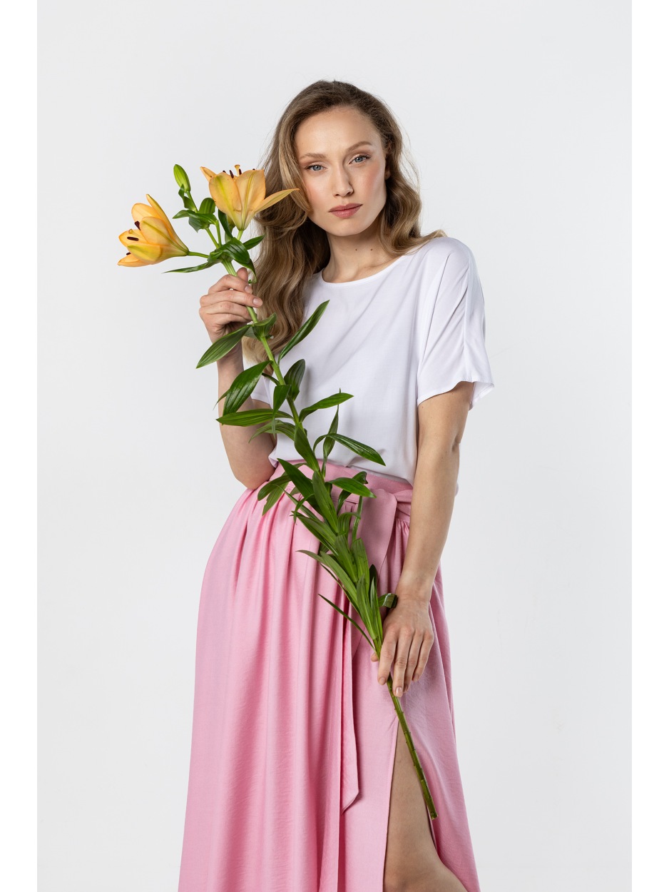 Różowa spódnica maxi z rozcięciem, wiązaniem w talii i gumką z tyłu - tył